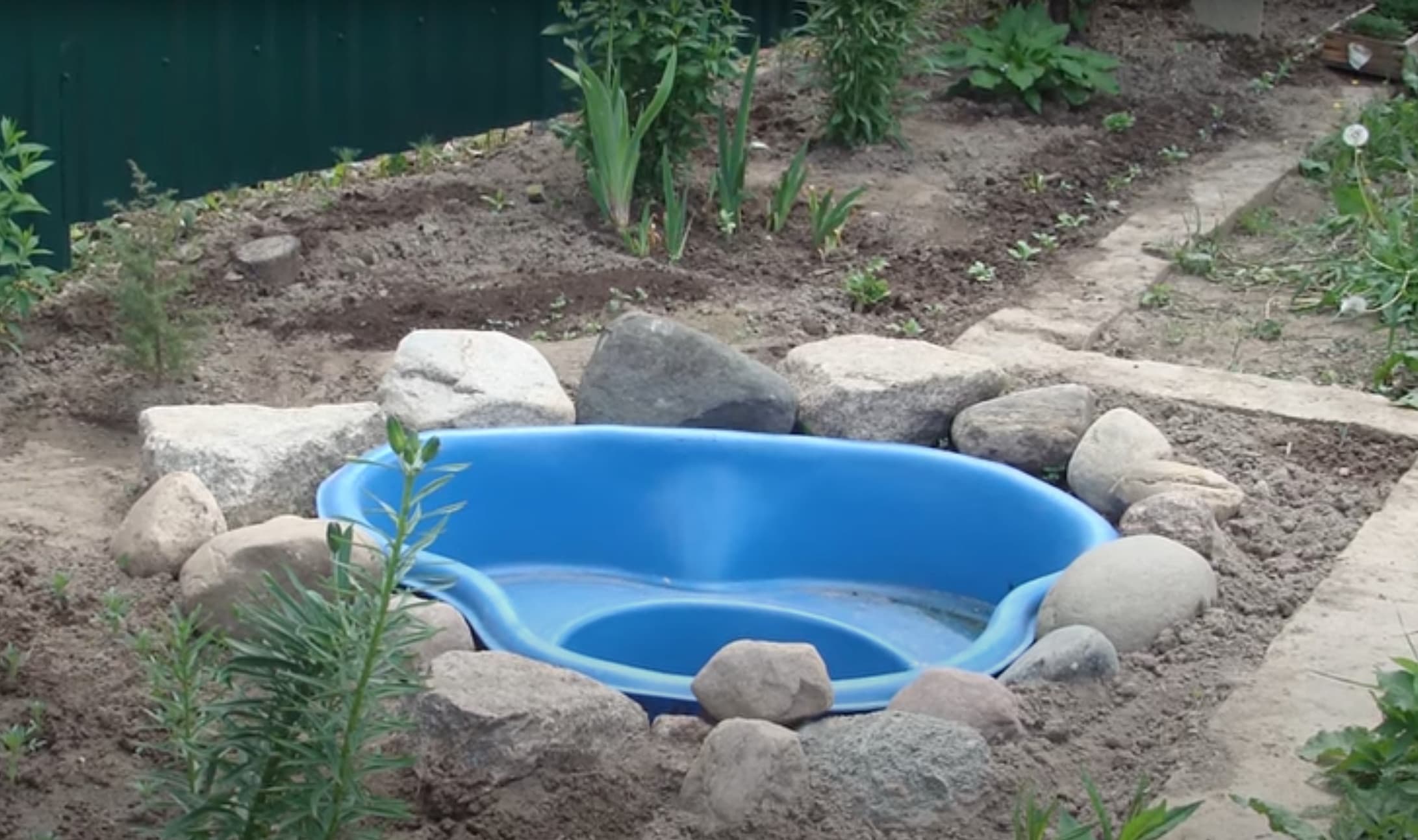 Оформление берега водоёма